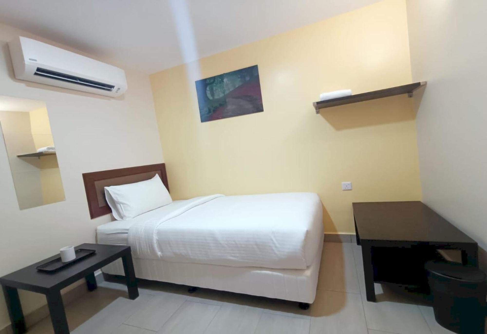 Capital O 90897 Island City Hotel George Town Ngoại thất bức ảnh