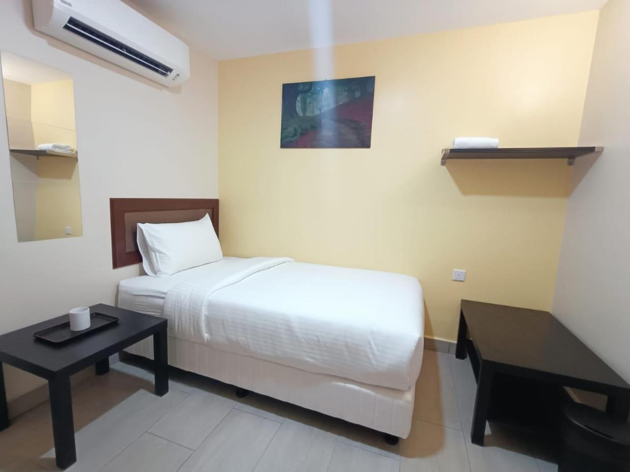 Capital O 90897 Island City Hotel George Town Ngoại thất bức ảnh