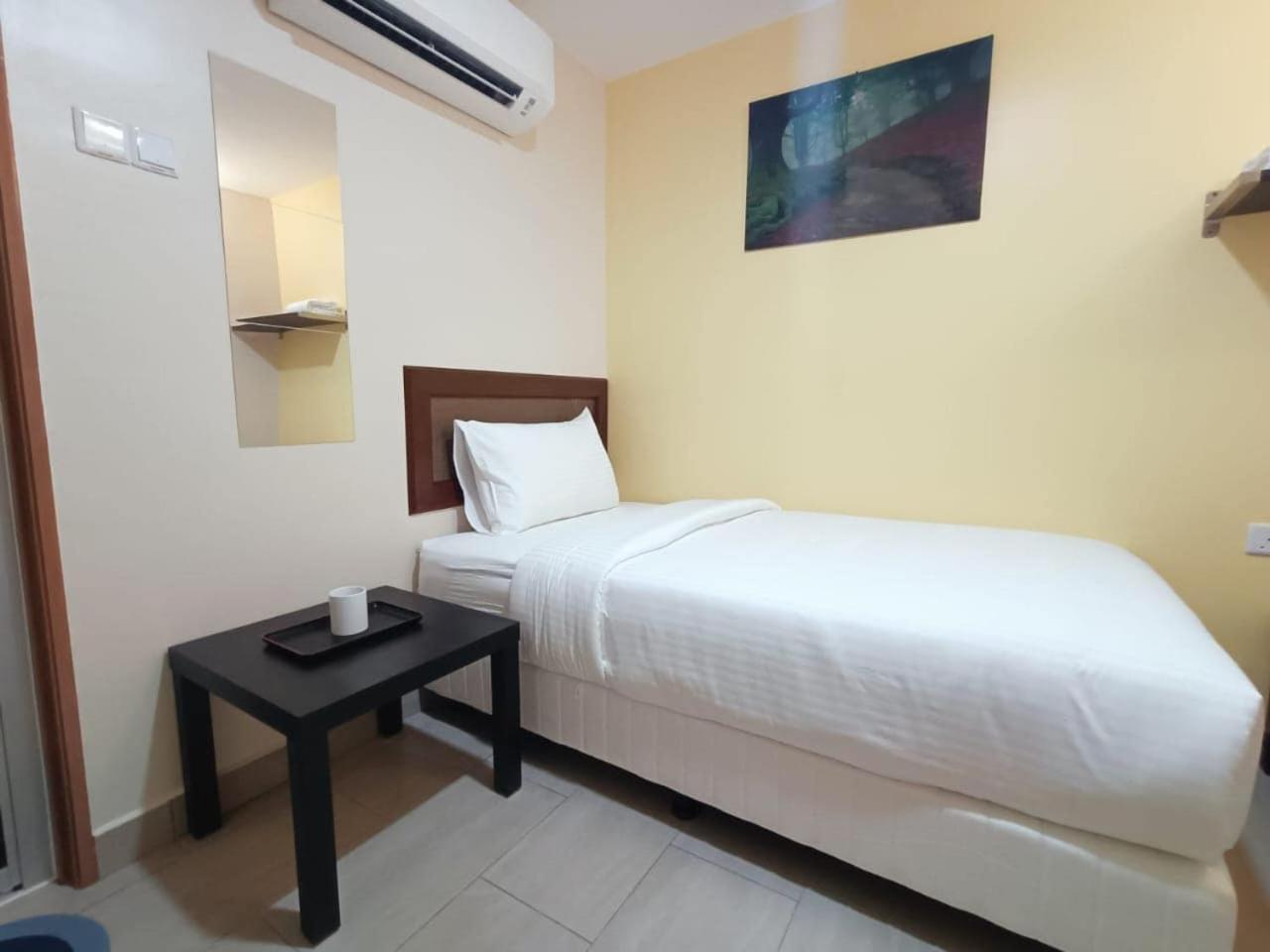 Capital O 90897 Island City Hotel George Town Ngoại thất bức ảnh