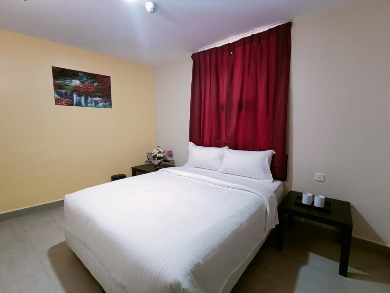 Capital O 90897 Island City Hotel George Town Ngoại thất bức ảnh