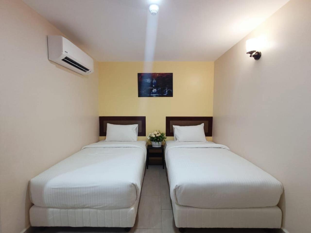 Capital O 90897 Island City Hotel George Town Ngoại thất bức ảnh