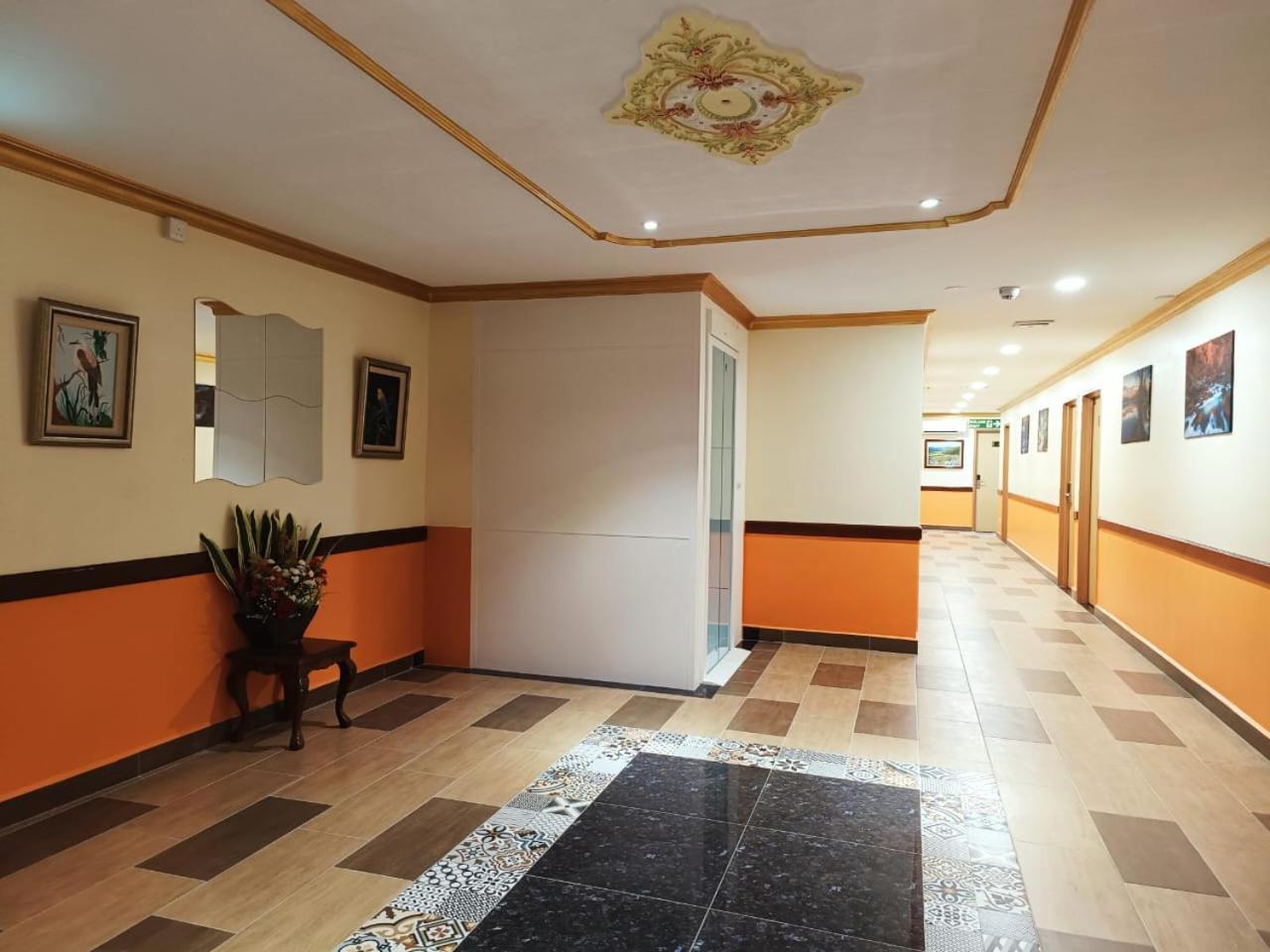 Capital O 90897 Island City Hotel George Town Ngoại thất bức ảnh
