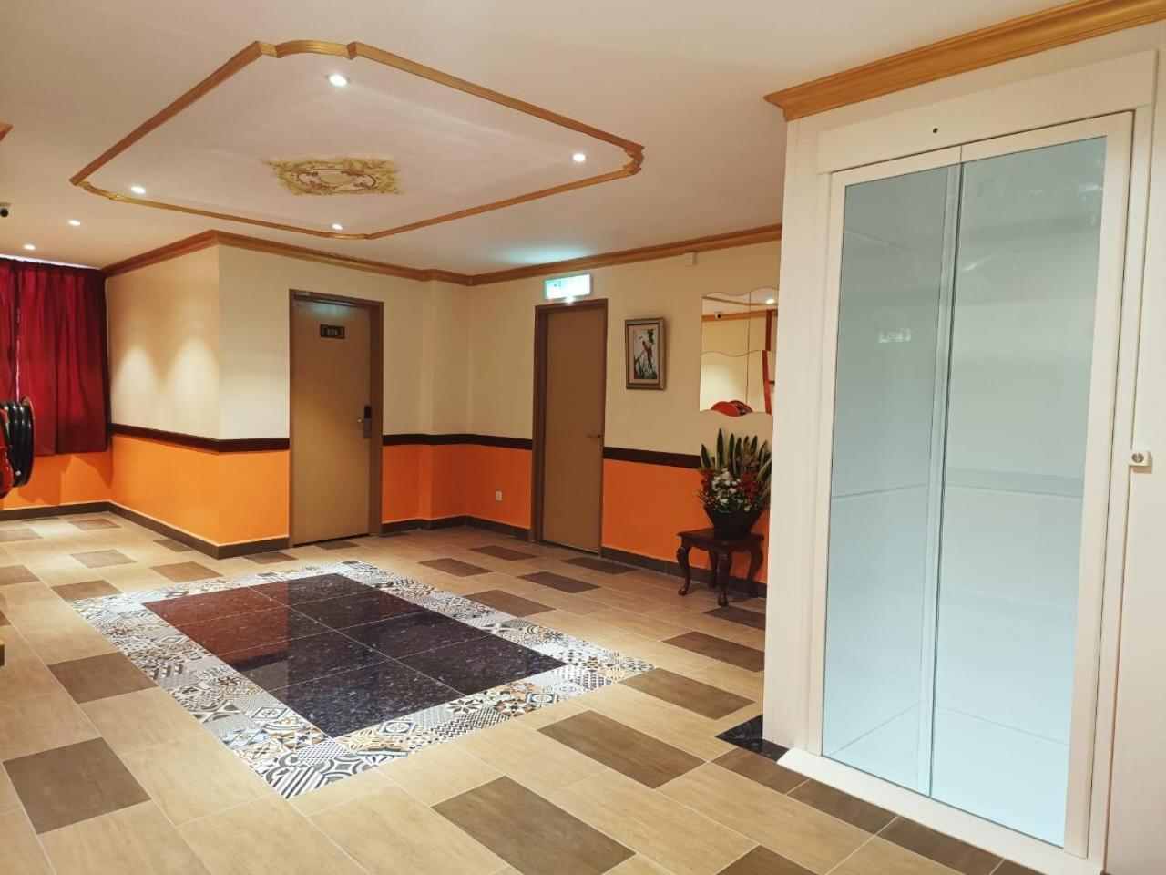 Capital O 90897 Island City Hotel George Town Ngoại thất bức ảnh