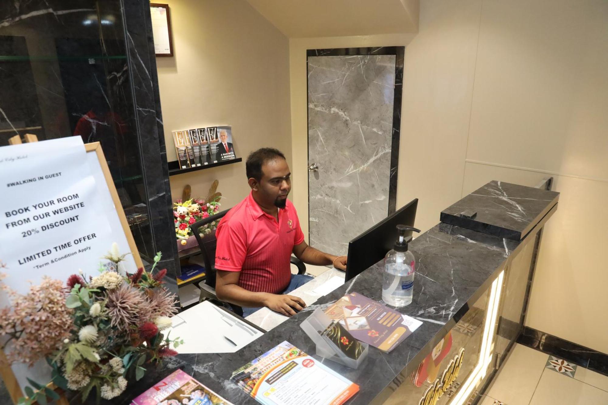 Capital O 90897 Island City Hotel George Town Ngoại thất bức ảnh