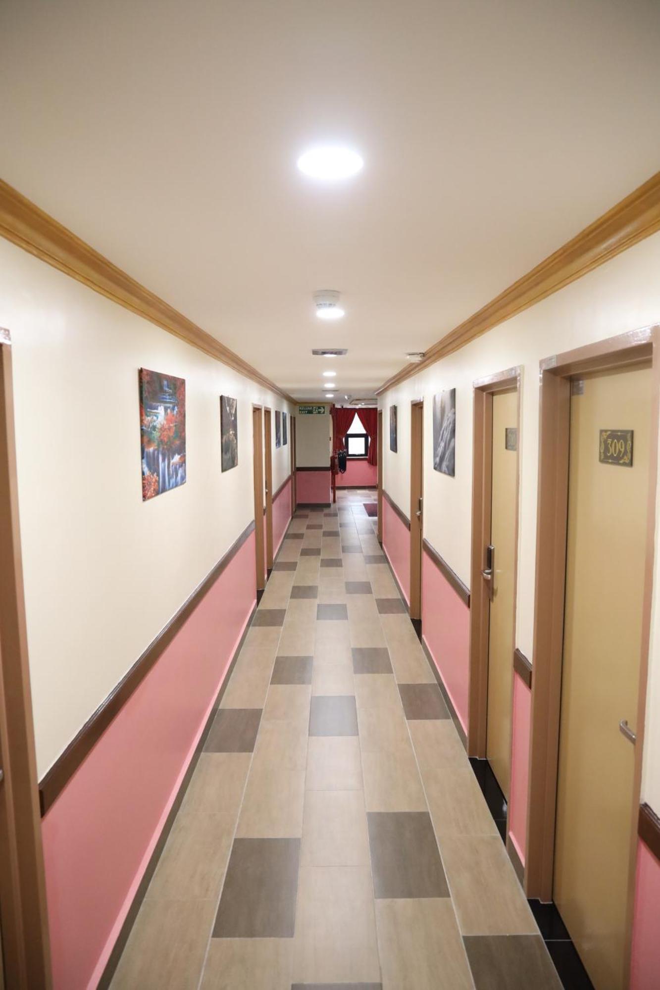 Capital O 90897 Island City Hotel George Town Ngoại thất bức ảnh